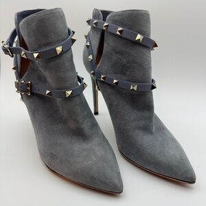 VALENTINO POWDER BLUE ROCKSTUD BOOTIES SIZE 41 VIBRAM SOLES